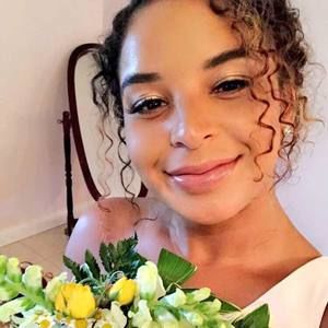 Meet your Posher, Alexis